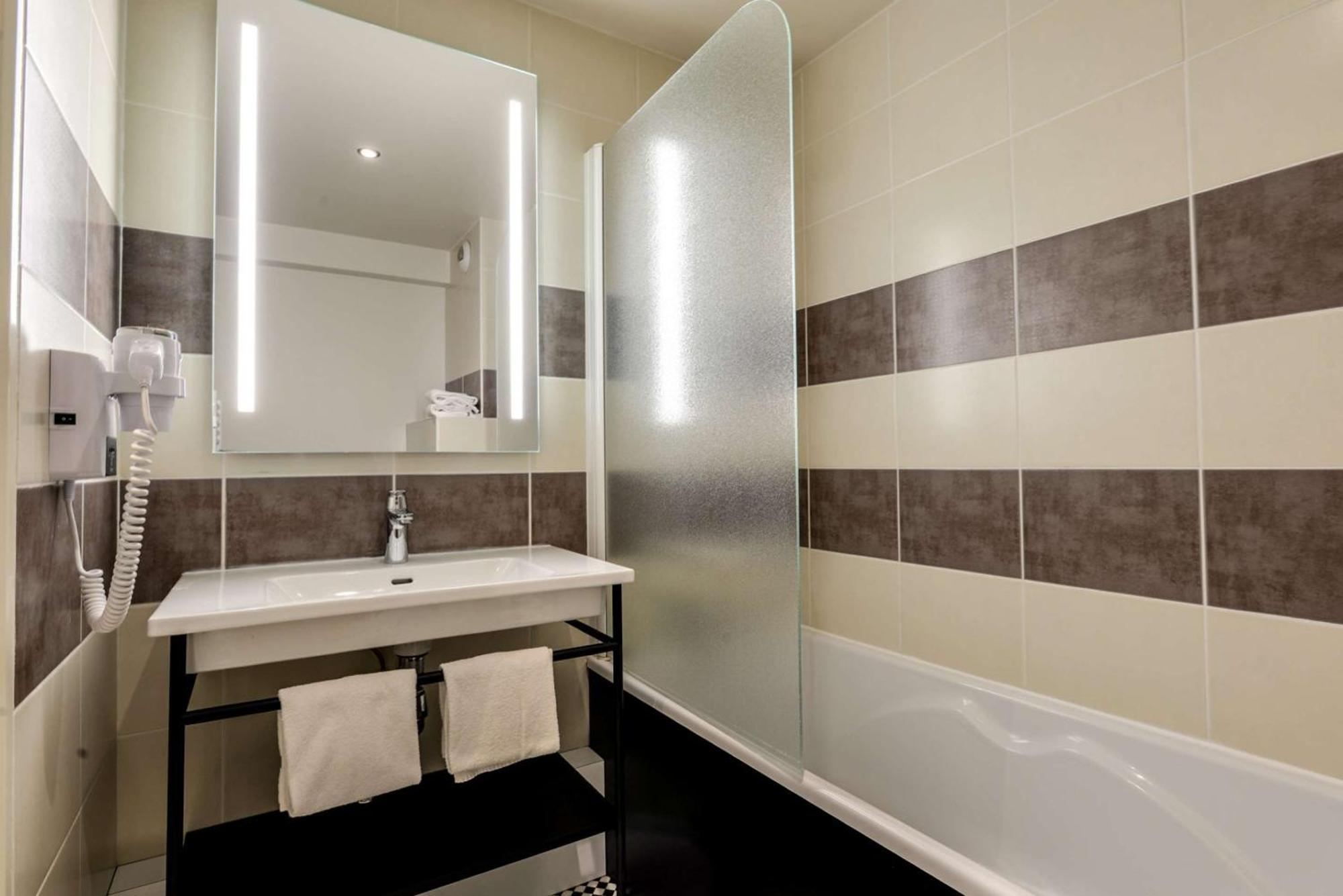 Brit Hotel Du Stade Rennes Ouest Екстериор снимка