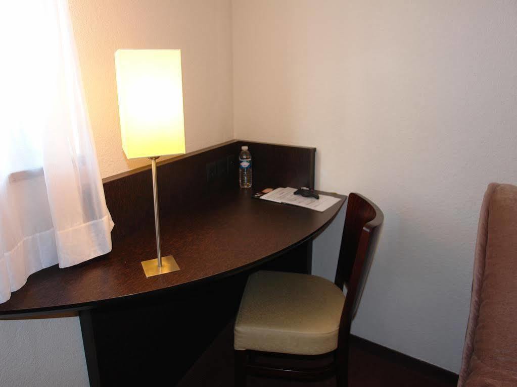 Brit Hotel Du Stade Rennes Ouest Екстериор снимка